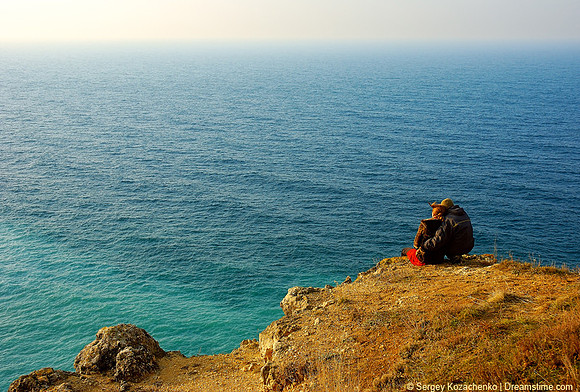 couple on the sea