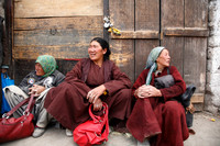 Very strange ! three women and no gossip.